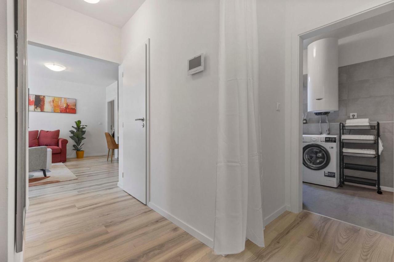 Apartament Be A Neighbour To A President